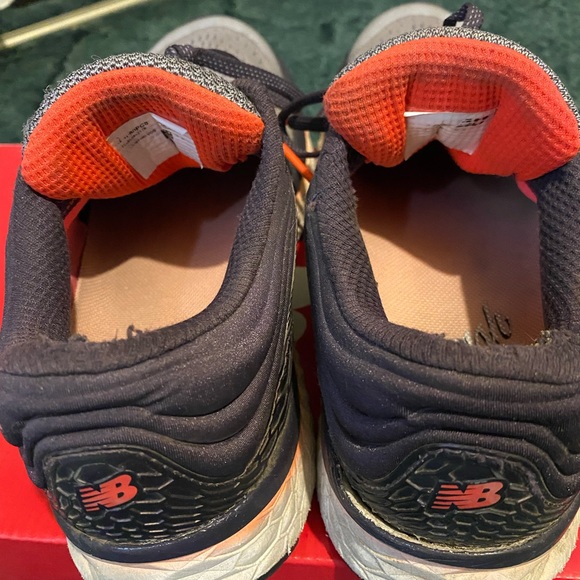 Women’s New Balance 1080s - Picture 9 of 10